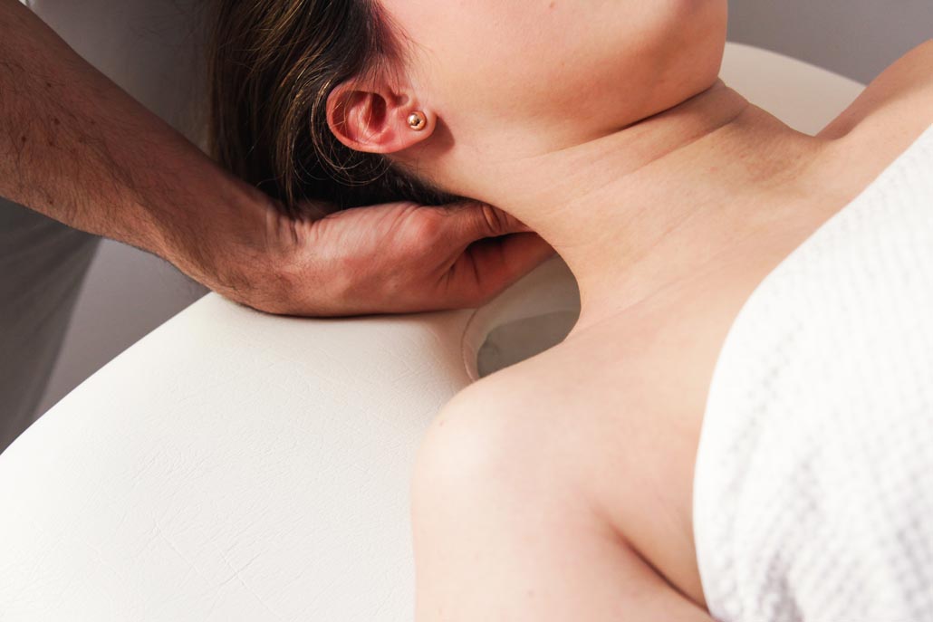 massaggio cervicale, muscoli collo, dolore alla nuca, massaggio collo, massaggi cervicale